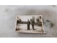 Φωτογραφία Δύο άντρες δίπλα στο ποτάμι 1940