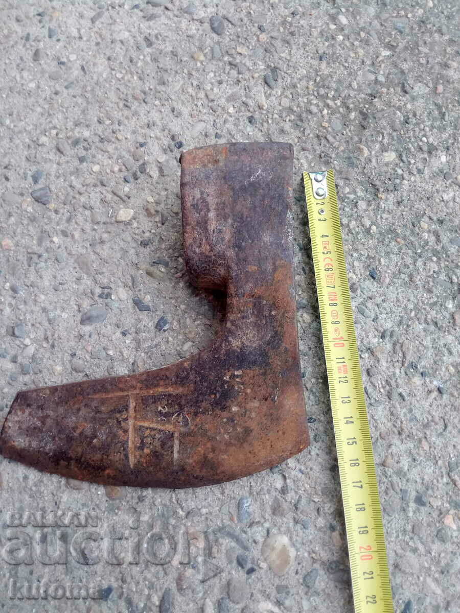 Стара брадва секира с цена 19.99 лв. | € 10.22 Стара брадва секира с цена 19.99 лв. | € 10.22