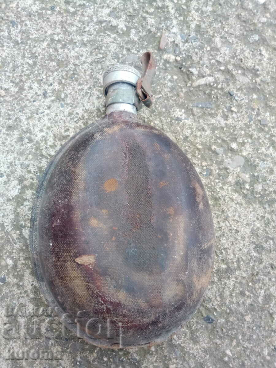 An old military flask with price 9.99 BGN | € 5.11 An old military flask with price 9.99 BGN | € 5.11