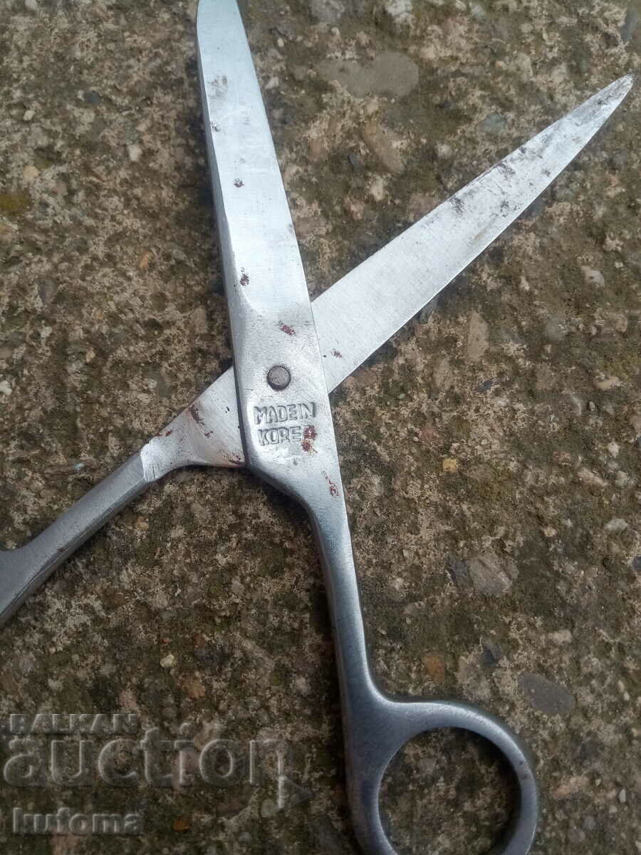 Delivery of Old tailor's scissors