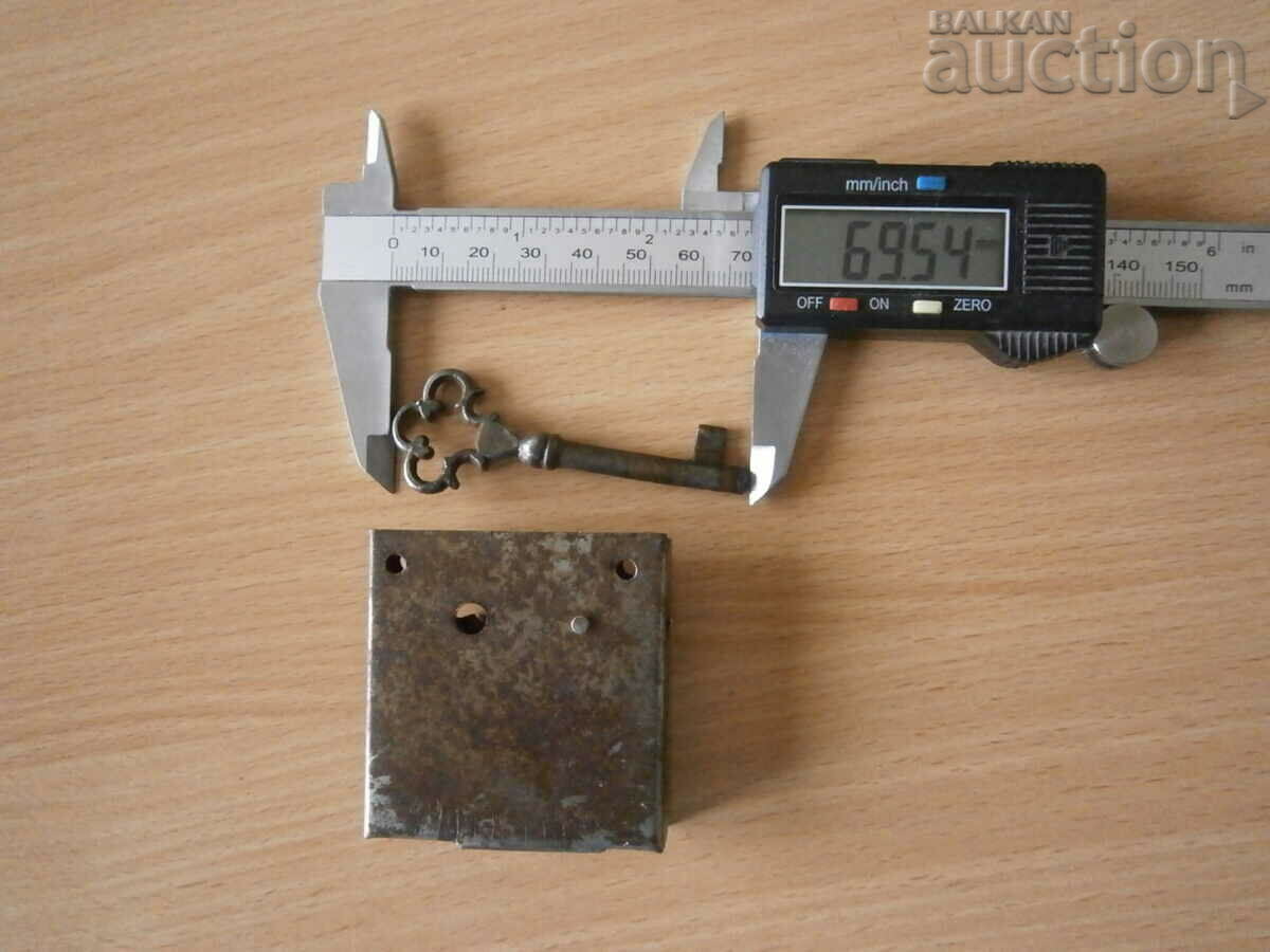 Auction antique latch lock for dresser wardrobe desk Auction antique latch lock for dresser wardrobe desk