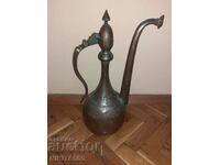 Vechi fierbător mare de cupru frumos