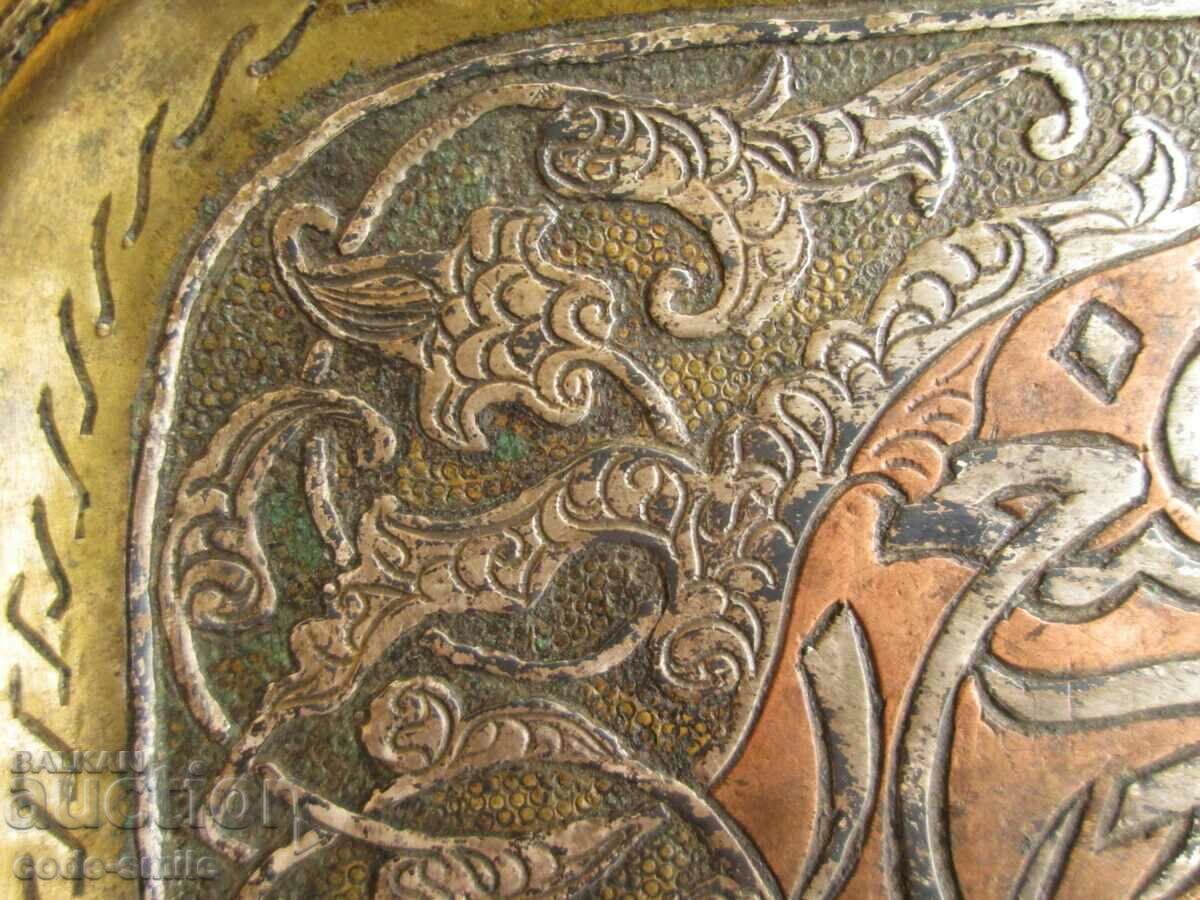 Παλαιό οθωμανικό σφυρήλατο πιάτο αγγείο πλούσια διακόσμηση από ασήμι με τιμή 120.00 BGN | € 61.36 Παλαιό οθωμανικό σφυρήλατο πιάτο αγγείο πλούσια διακόσμηση από ασήμι με τιμή 120.00 BGN | € 61.36