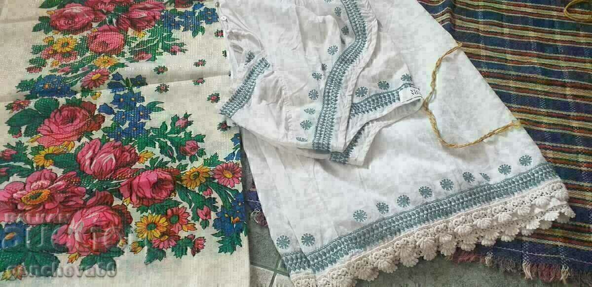 Delivery of Dress with embroidery, scarf and authentic apron