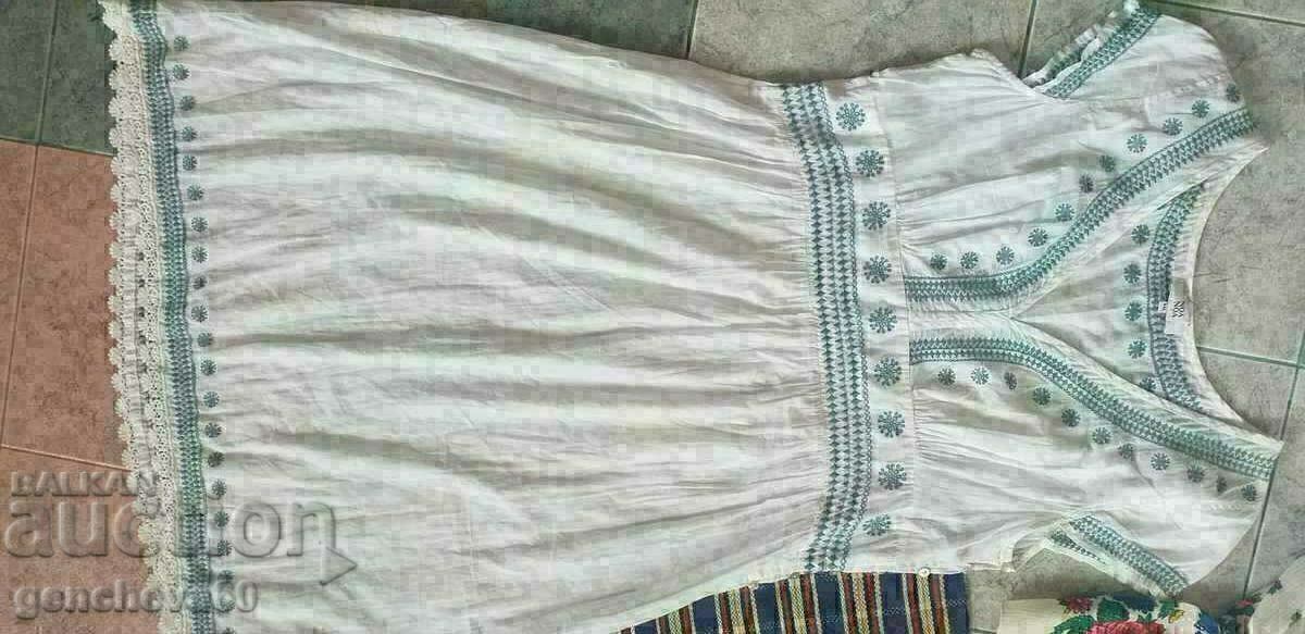Dress with embroidery, scarf and authentic apron - 5
