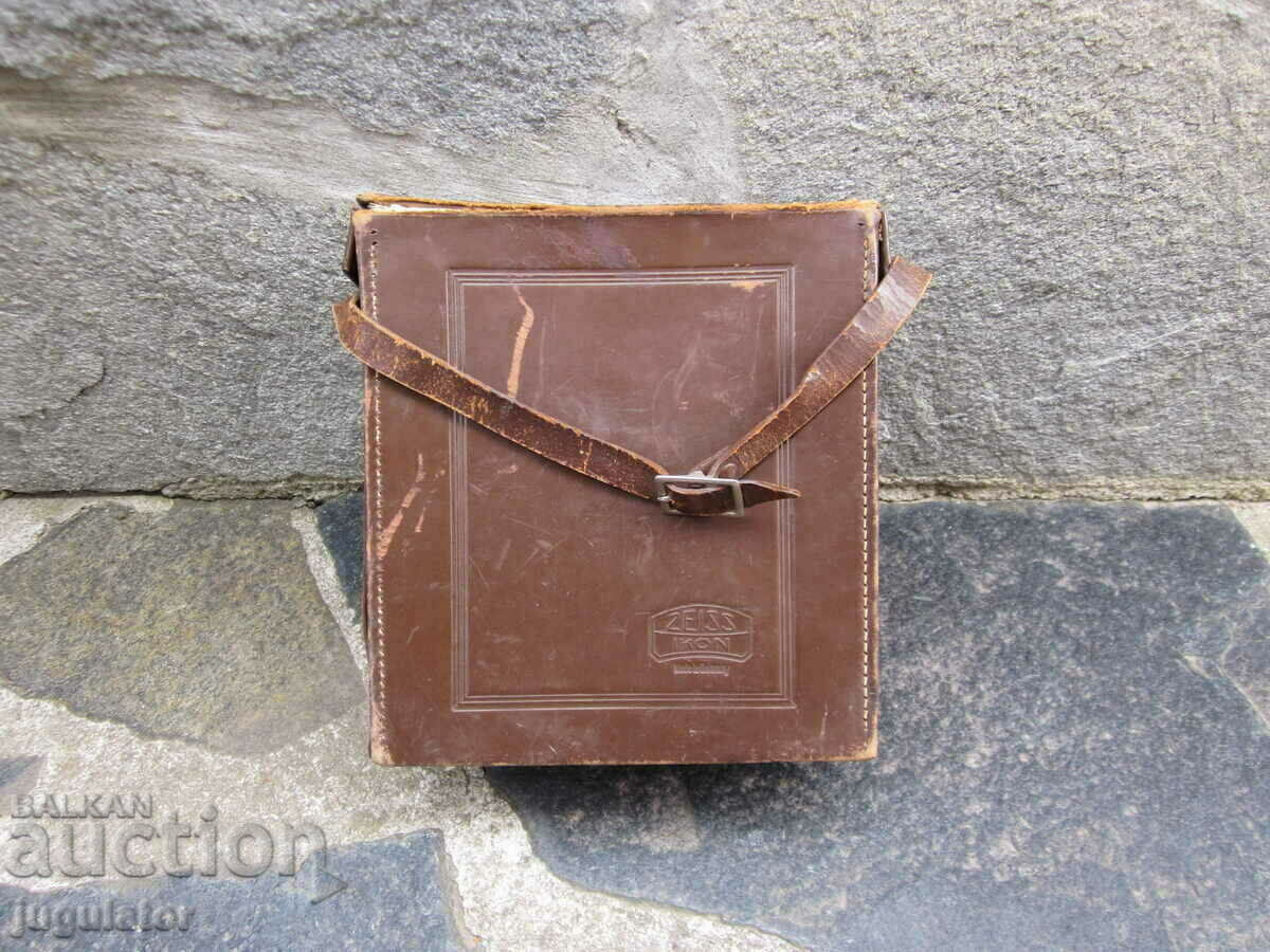 ZEISS IKON old German photographic leather bag box with price 90.00 BGN | € 46.02 ZEISS IKON old German photographic leather bag box with price 90.00 BGN | € 46.02