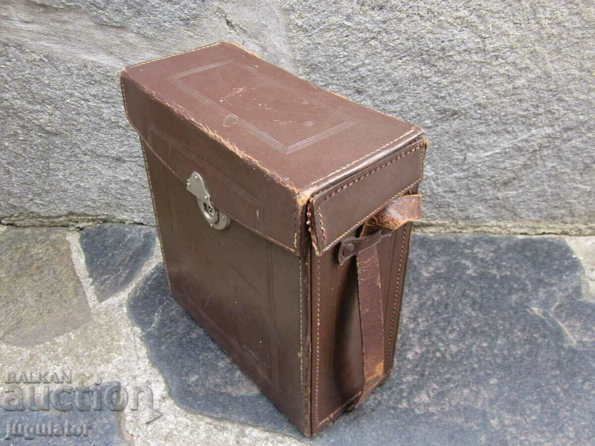 Auction ZEISS IKON old German photographic leather bag box Auction ZEISS IKON old German photographic leather bag box