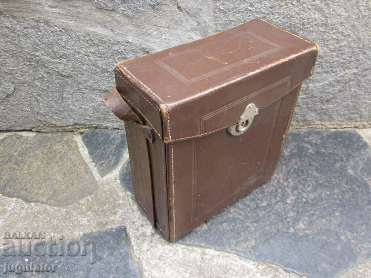 Delivery of ZEISS IKON old German photographic leather bag box Delivery of ZEISS IKON old German photographic leather bag box