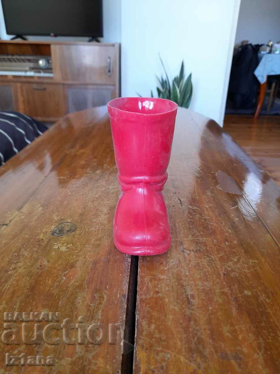 Ghete vechi de plastic cu preț 11.00 BGN | € 5.62 Ghete vechi de plastic cu preț 11.00 BGN | € 5.62