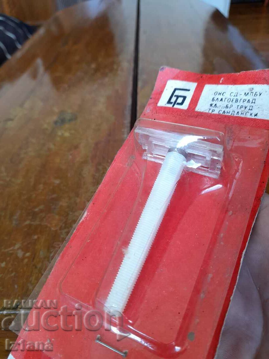 Auction  An old razor