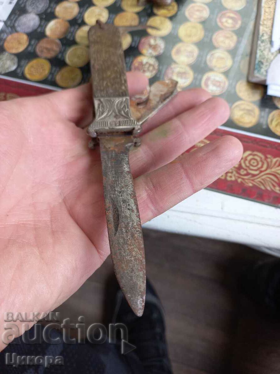 Auction OLD RUSSIAN FOLDING HAND HUNTING KNIFE Auction OLD RUSSIAN FOLDING HAND HUNTING KNIFE