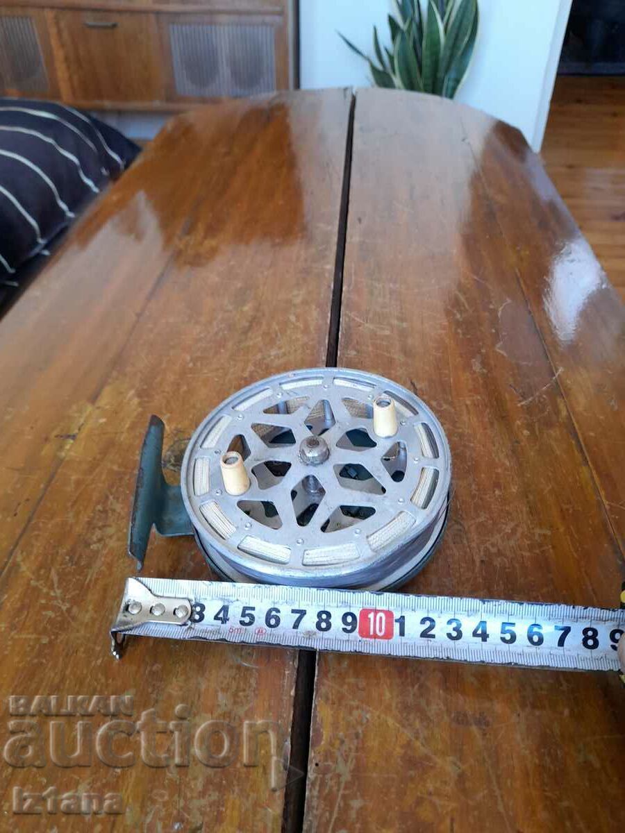 Old fishing reel with price 33.00 BGN | € 16.87 Old fishing reel with price 33.00 BGN | € 16.87