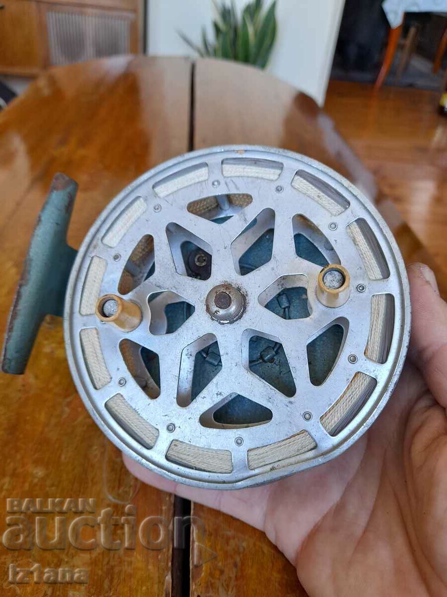 Auction Old fishing reel Auction Old fishing reel