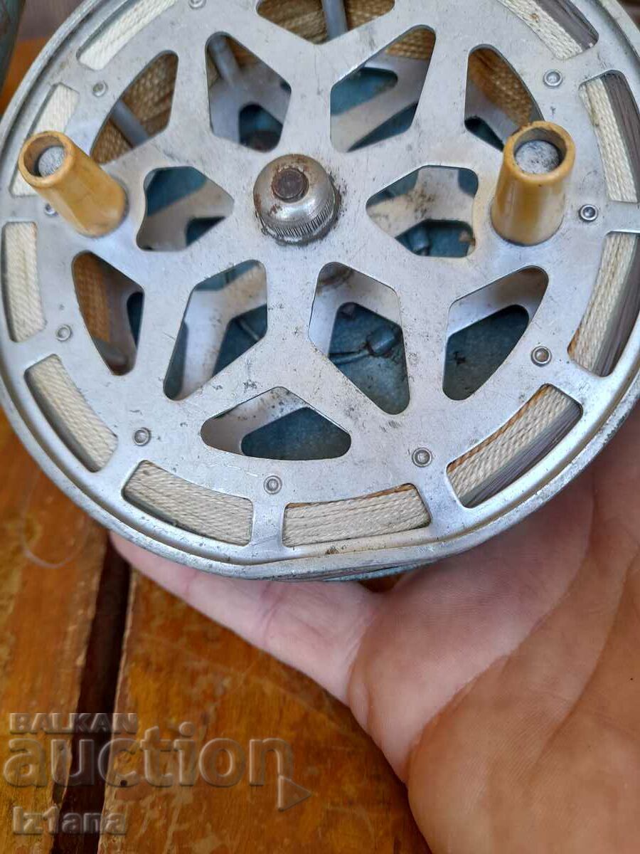 Delivery of Old fishing reel Delivery of Old fishing reel