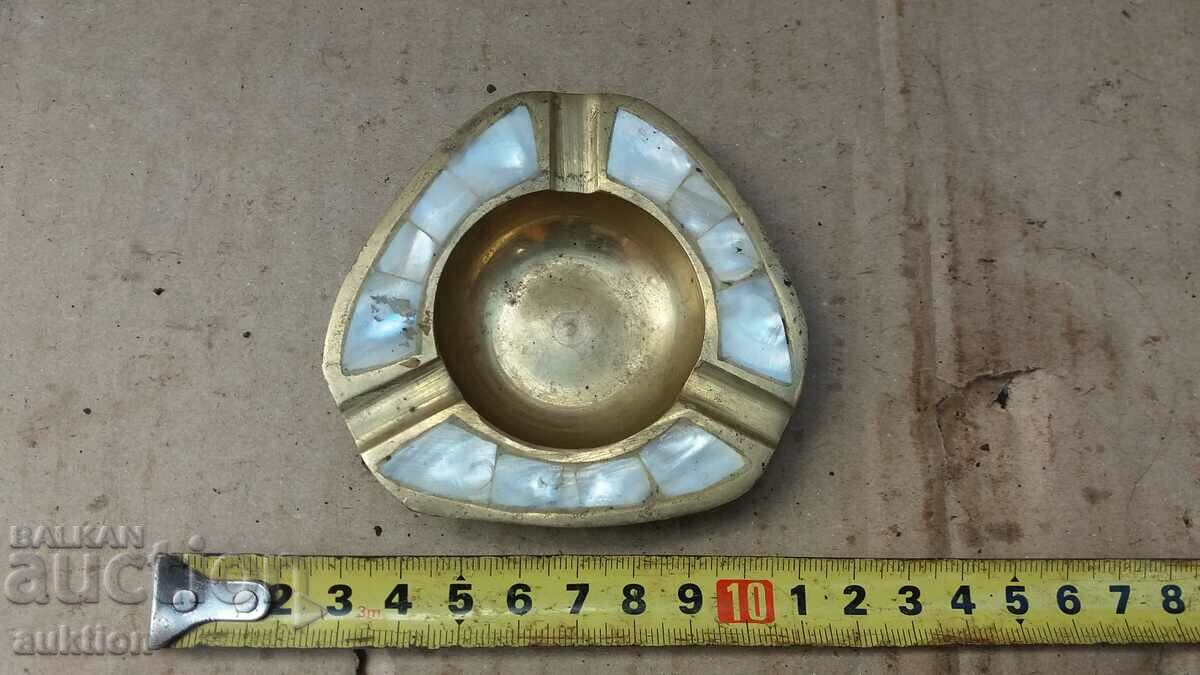 Δημοπρασία ΧΑΛΚΙΝΟ ΤΑΣΑΚΙ ΜΕ ΜΑΡΓΑΡΙΤΑΡΙ Δημοπρασία ΧΑΛΚΙΝΟ ΤΑΣΑΚΙ ΜΕ ΜΑΡΓΑΡΙΤΑΡΙ