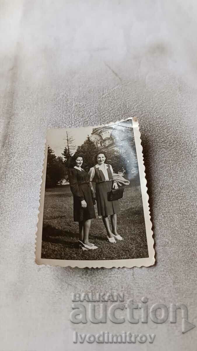 Снимка София Две млади жени 1943