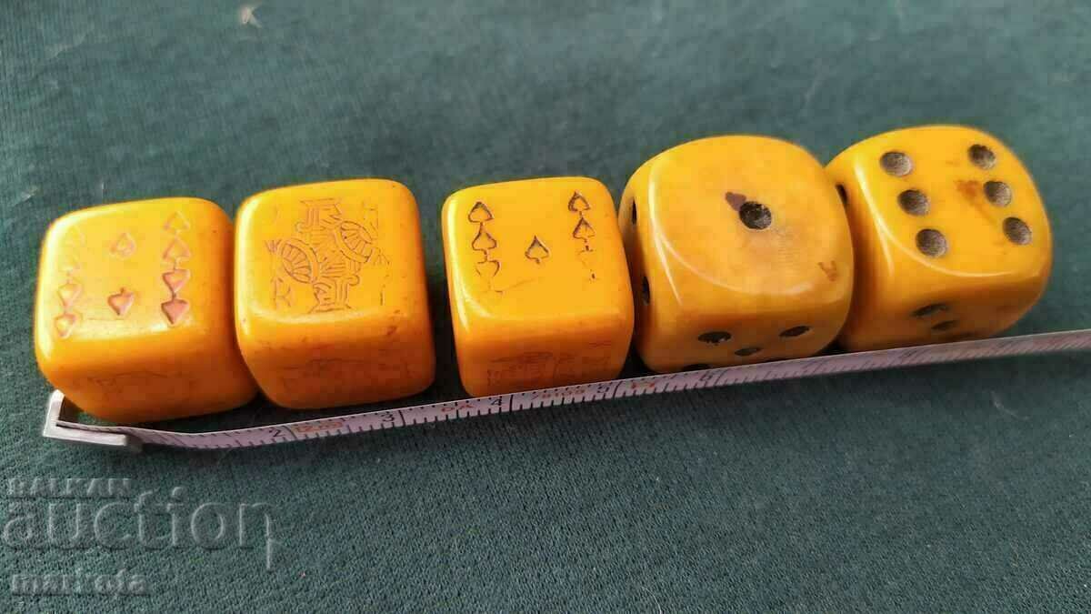 Zaruri antice de chihlimbar Barbut cu preț € 40.00 | 78.23 BGN Zaruri antice de chihlimbar Barbut cu preț € 40.00 | 78.23 BGN