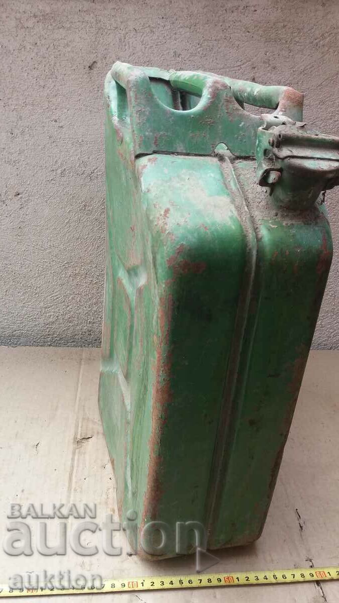 MASSIVE FUEL CAN 20 LITERS - 6 MASSIVE FUEL CAN 20 LITERS - 6