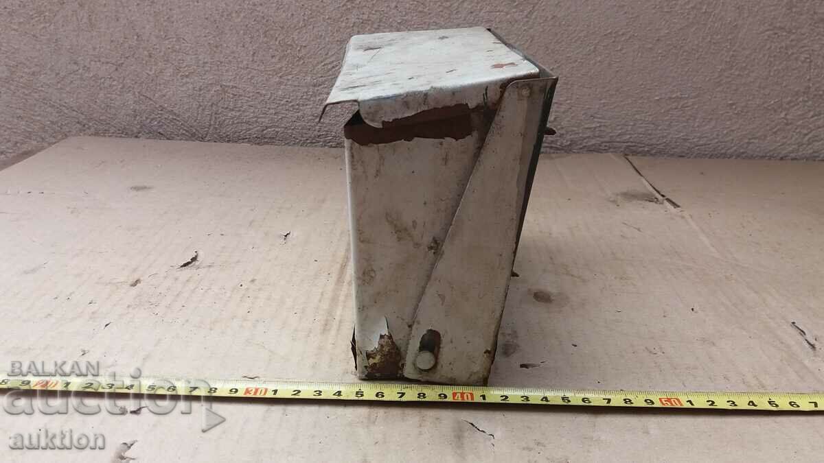 SCRUMIERA BDZ - MONTATA PERETE cu preț 9.99 BGN | € 5.11 SCRUMIERA BDZ - MONTATA PERETE cu preț 9.99 BGN | € 5.11