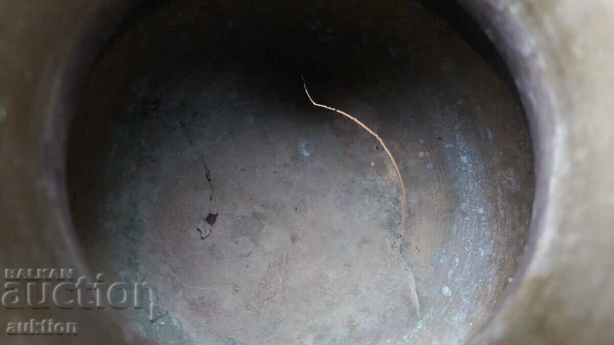 Auction SOLID BRONZE JUG WITH ORNAMENTATION Auction SOLID BRONZE JUG WITH ORNAMENTATION