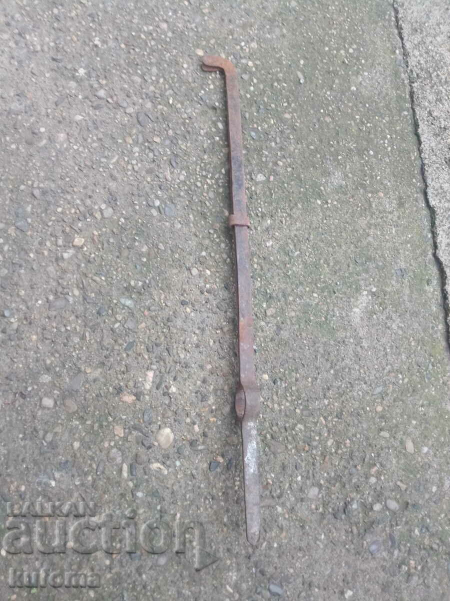 Old forged dilaf curling iron with price 14.99 BGN | € 7.66 Old forged dilaf curling iron with price 14.99 BGN | € 7.66