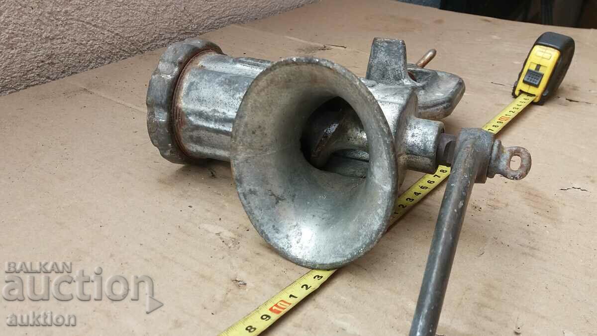 MAȘINĂ DE TOCĂT CARNE MANUALĂ MASSIVĂ - EXCELENTĂ - 6 MAȘINĂ DE TOCĂT CARNE MANUALĂ MASSIVĂ - EXCELENTĂ - 6