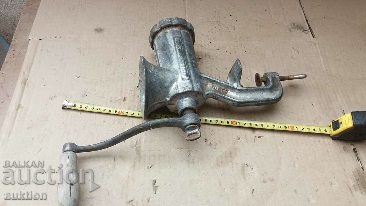 MAȘINĂ DE TOCĂT CARNE MANUALĂ MASSIVĂ - EXCELENTĂ - 7 MAȘINĂ DE TOCĂT CARNE MANUALĂ MASSIVĂ - EXCELENTĂ - 7