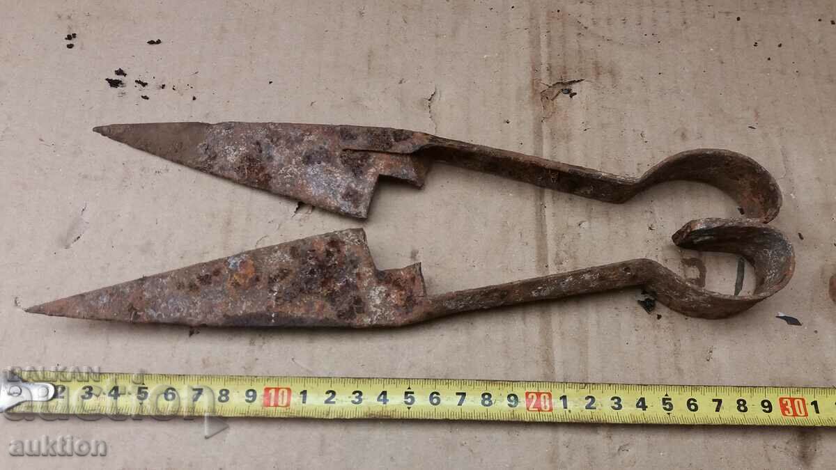 OLD HANGER FOR SHEEPING SHEEP with price 1.99 BGN | € 1.02 OLD HANGER FOR SHEEPING SHEEP with price 1.99 BGN | € 1.02