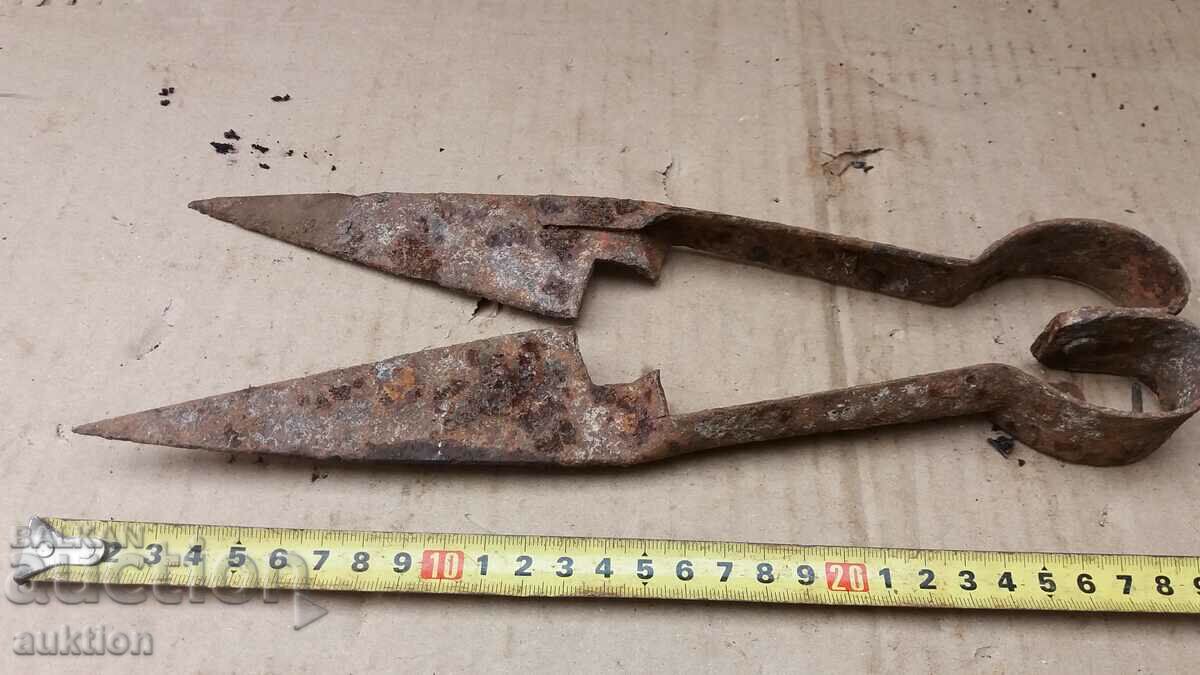 Auction OLD HANGER FOR SHEEPING SHEEP Auction OLD HANGER FOR SHEEPING SHEEP