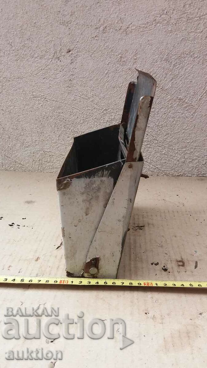 Auction OLD MOVABLE ASHTRAY BDZ Auction OLD MOVABLE ASHTRAY BDZ