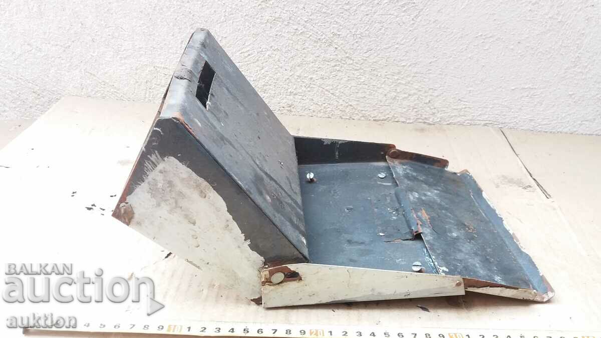 OLD MOVABLE ASHTRAY BDZ - 7 OLD MOVABLE ASHTRAY BDZ - 7