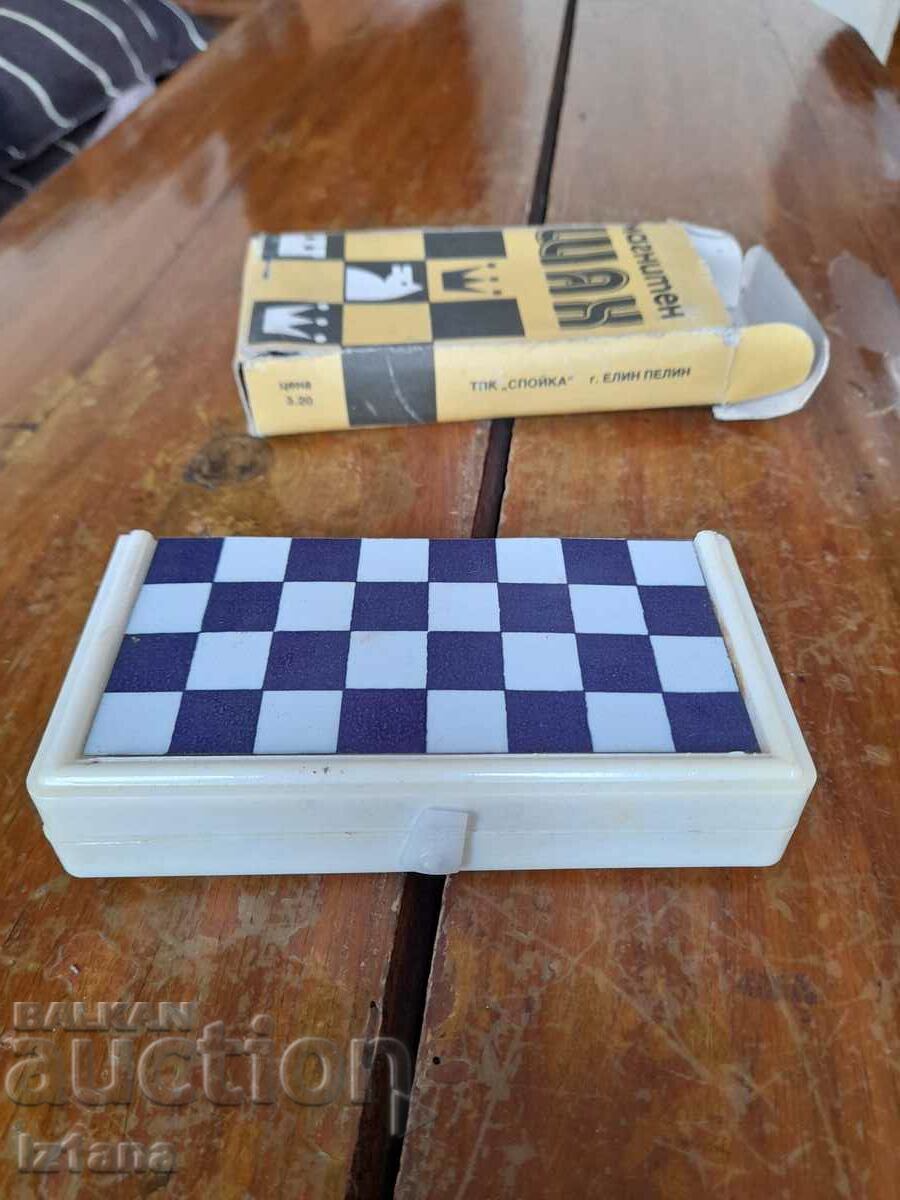 Old magnetic chess with price 28.00 BGN | € 14.32 Old magnetic chess with price 28.00 BGN | € 14.32