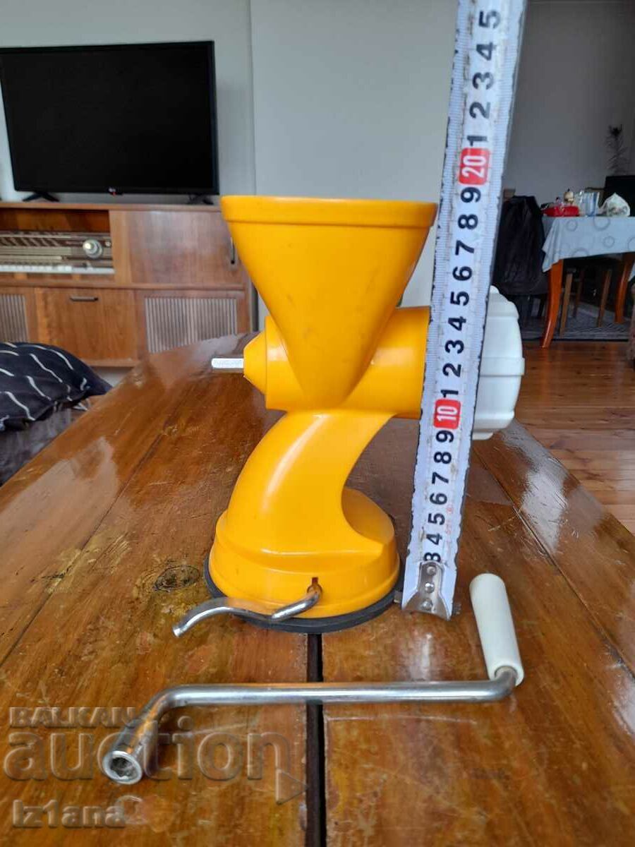 Auction Old mill, mill, grinder Auction Old mill, mill, grinder