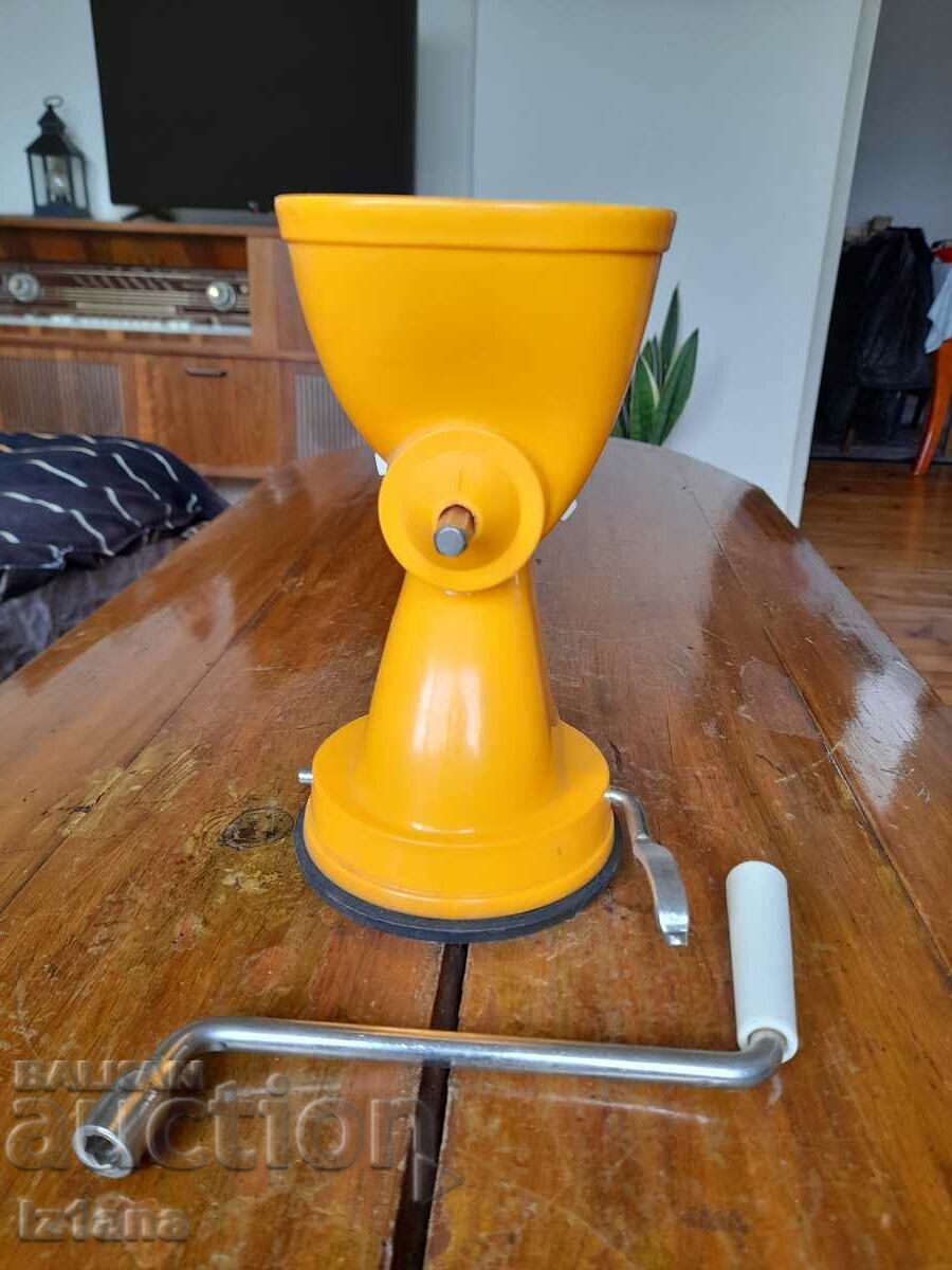 Delivery of Old mill, mill, grinder Delivery of Old mill, mill, grinder