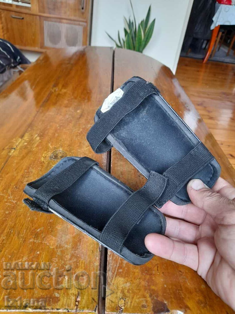 Licitație Crampoane de fotbal adidas pentru copii Licitație Crampoane de fotbal adidas pentru copii