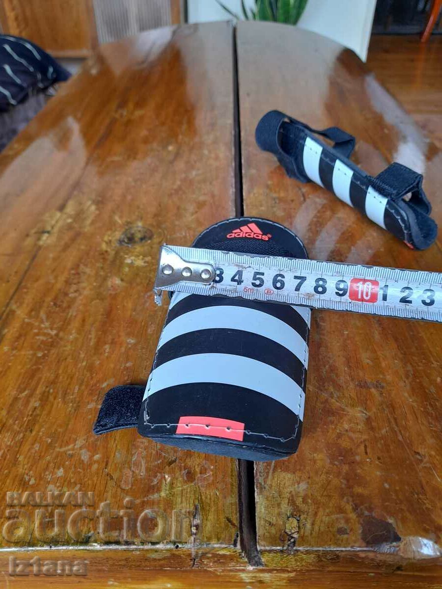 Crampoane de fotbal adidas pentru copii - 5 Crampoane de fotbal adidas pentru copii - 5