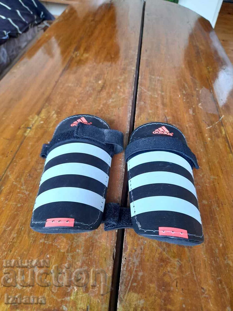 Crampoane de fotbal adidas pentru copii Crampoane de fotbal adidas pentru copii