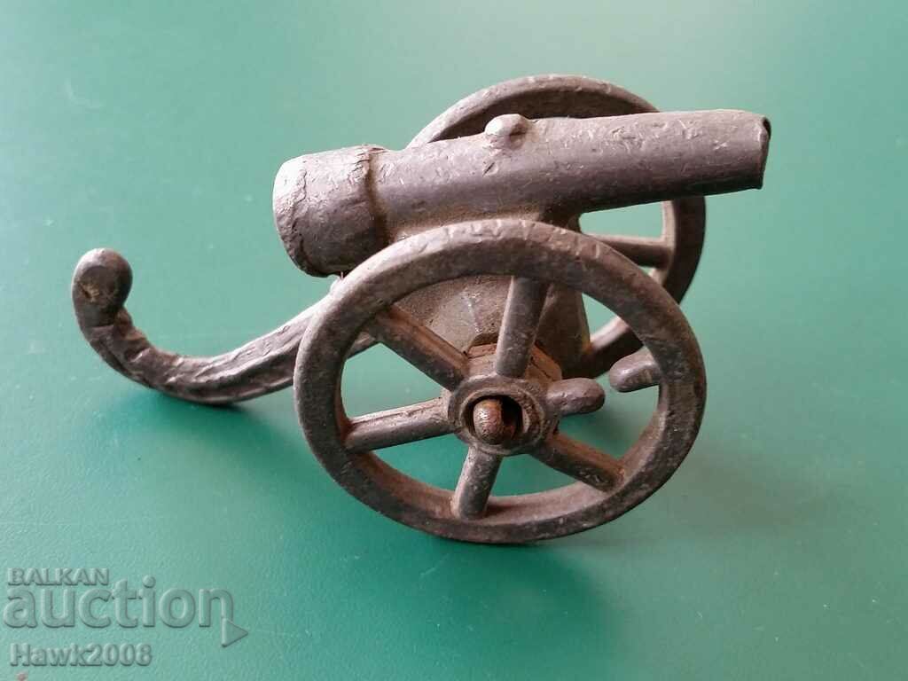 Автентичен 19 век оловен топ военна играчка ръчна изработка с цена € 15.00 | 29.34 лв.
