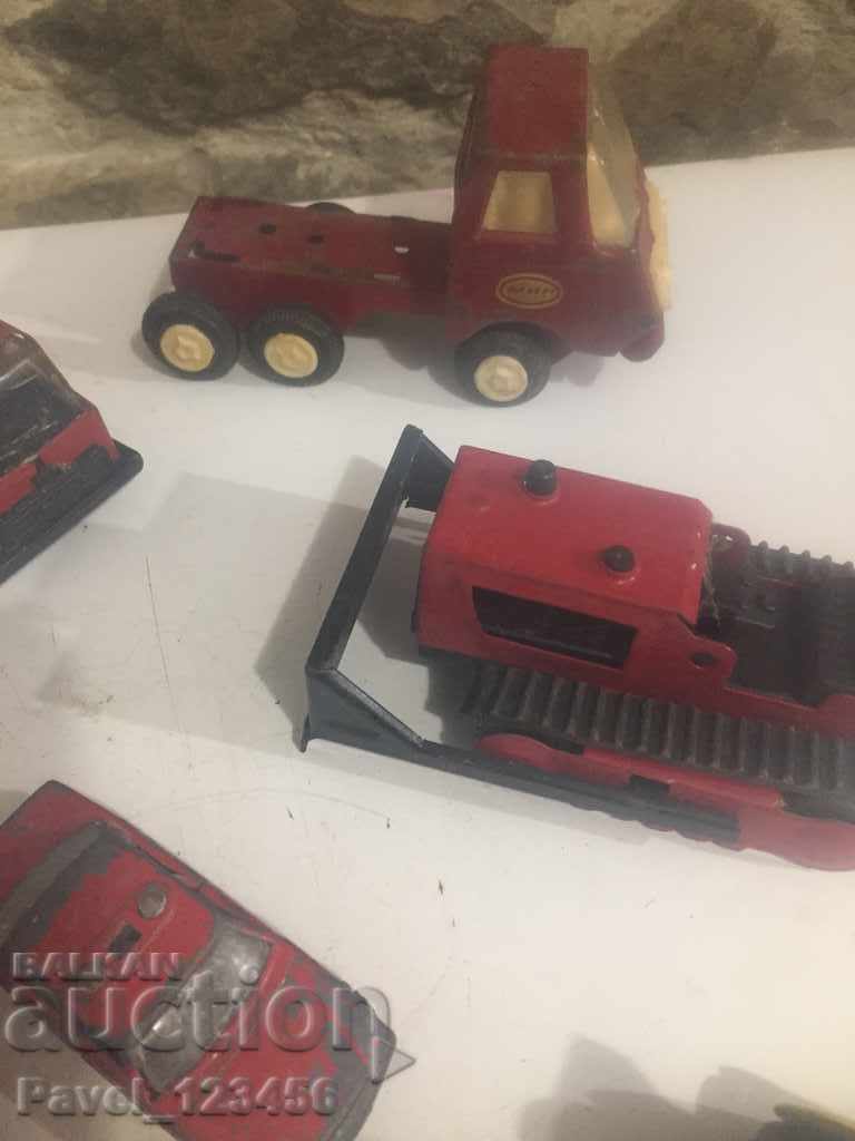 Auction 9 old metal trucks READ the description!!! Auction 9 old metal trucks READ the description!!!