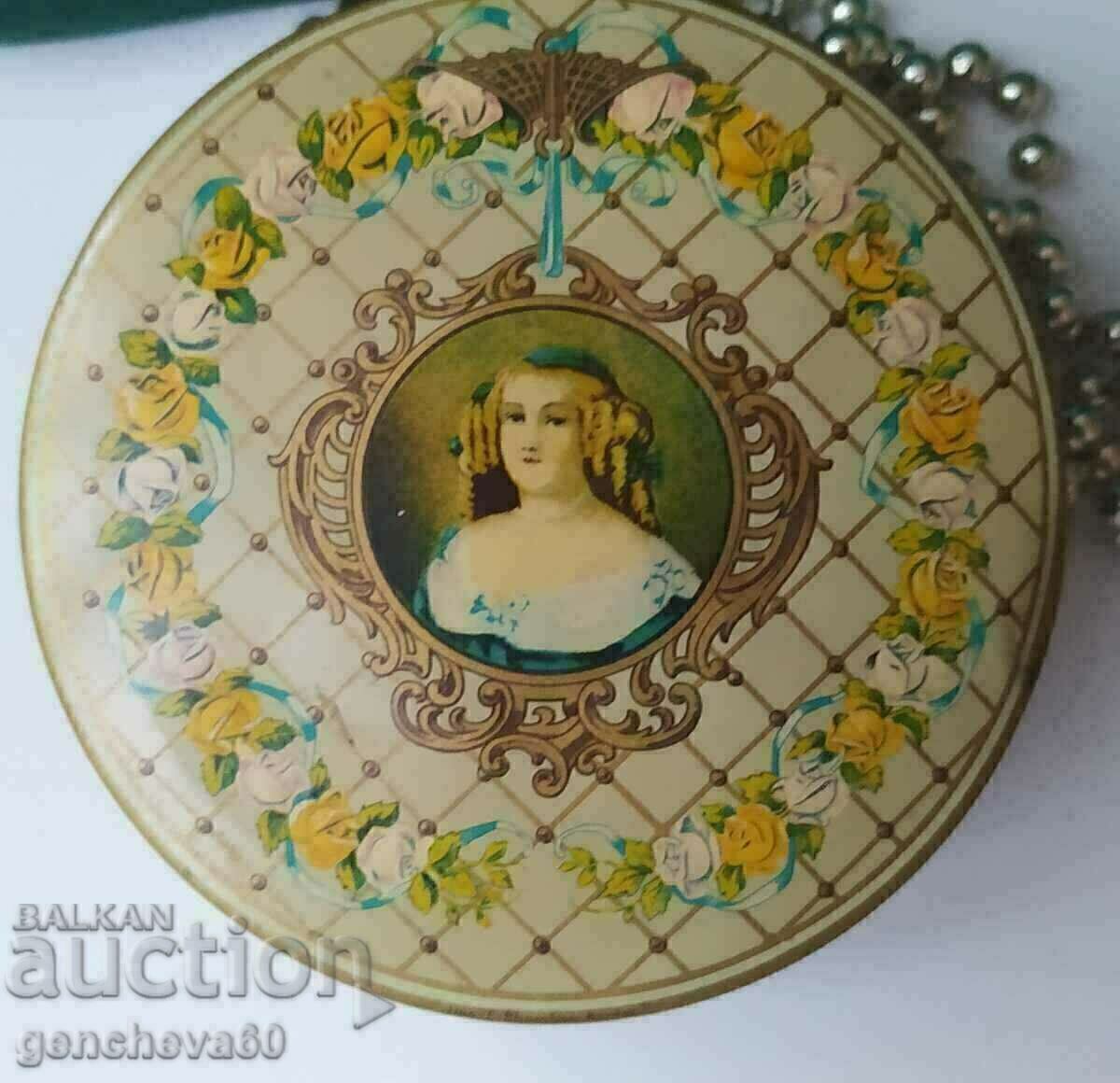 Cutie de tablă VINTAGE/MADELEINE Paris cu preț € 6.00 | 11.74 BGN