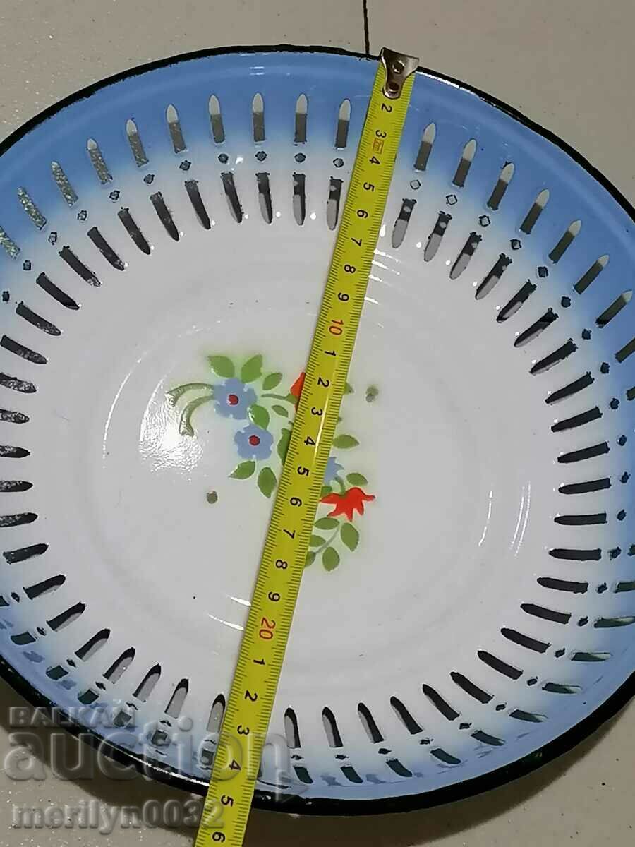 Auction Old paneer with enamel, fruit bowl, enamel pot Auction Old paneer with enamel, fruit bowl, enamel pot