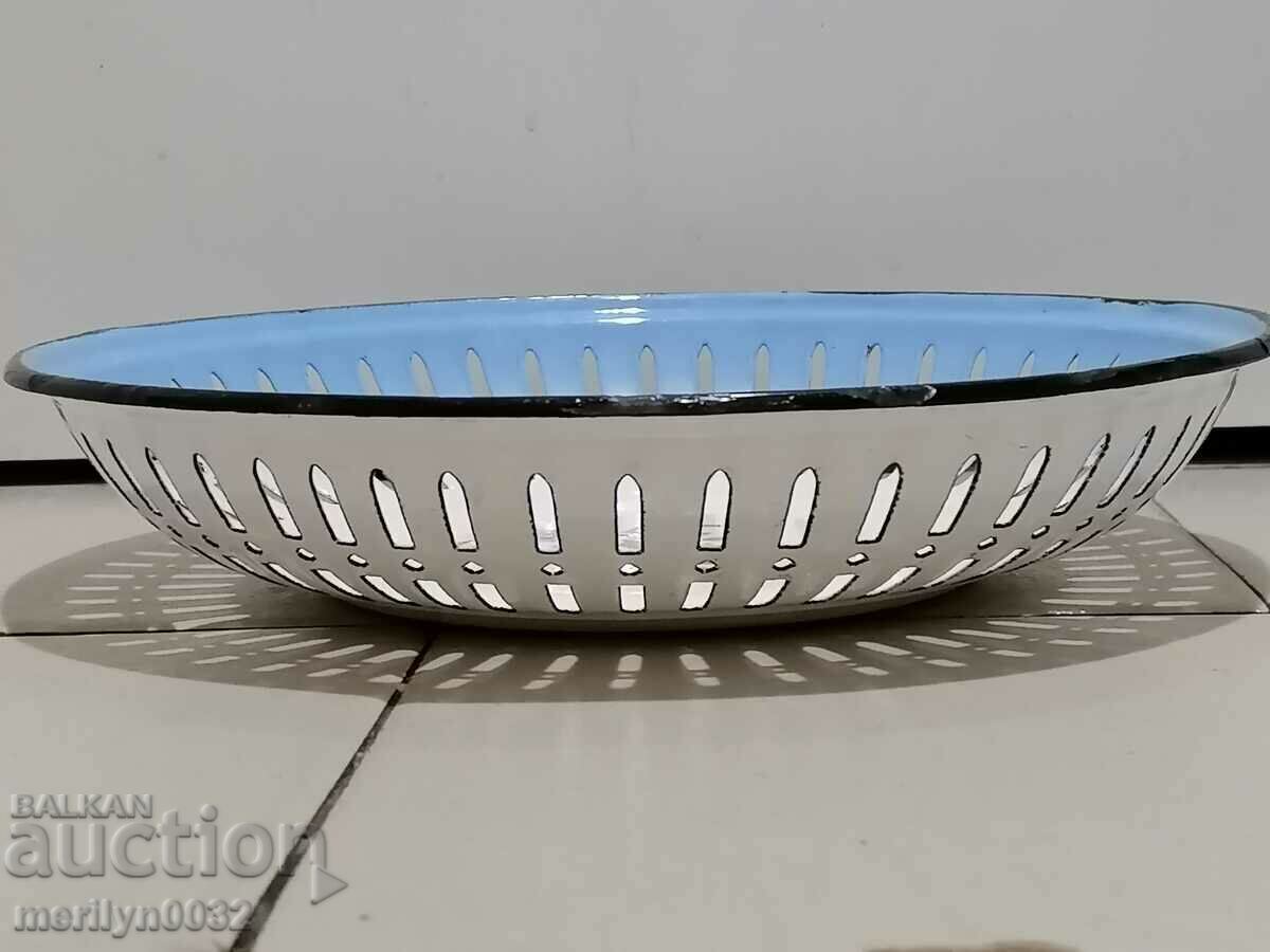 Delivery of Old paneer with enamel, fruit bowl, enamel pot Delivery of Old paneer with enamel, fruit bowl, enamel pot