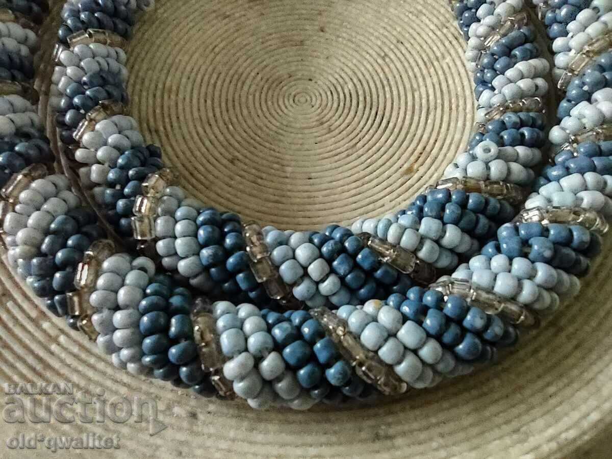 Colier vechi, lucrat manual, foarte frumos cu preț 78.00 BGN | € 39.88 Colier vechi, lucrat manual, foarte frumos cu preț 78.00 BGN | € 39.88