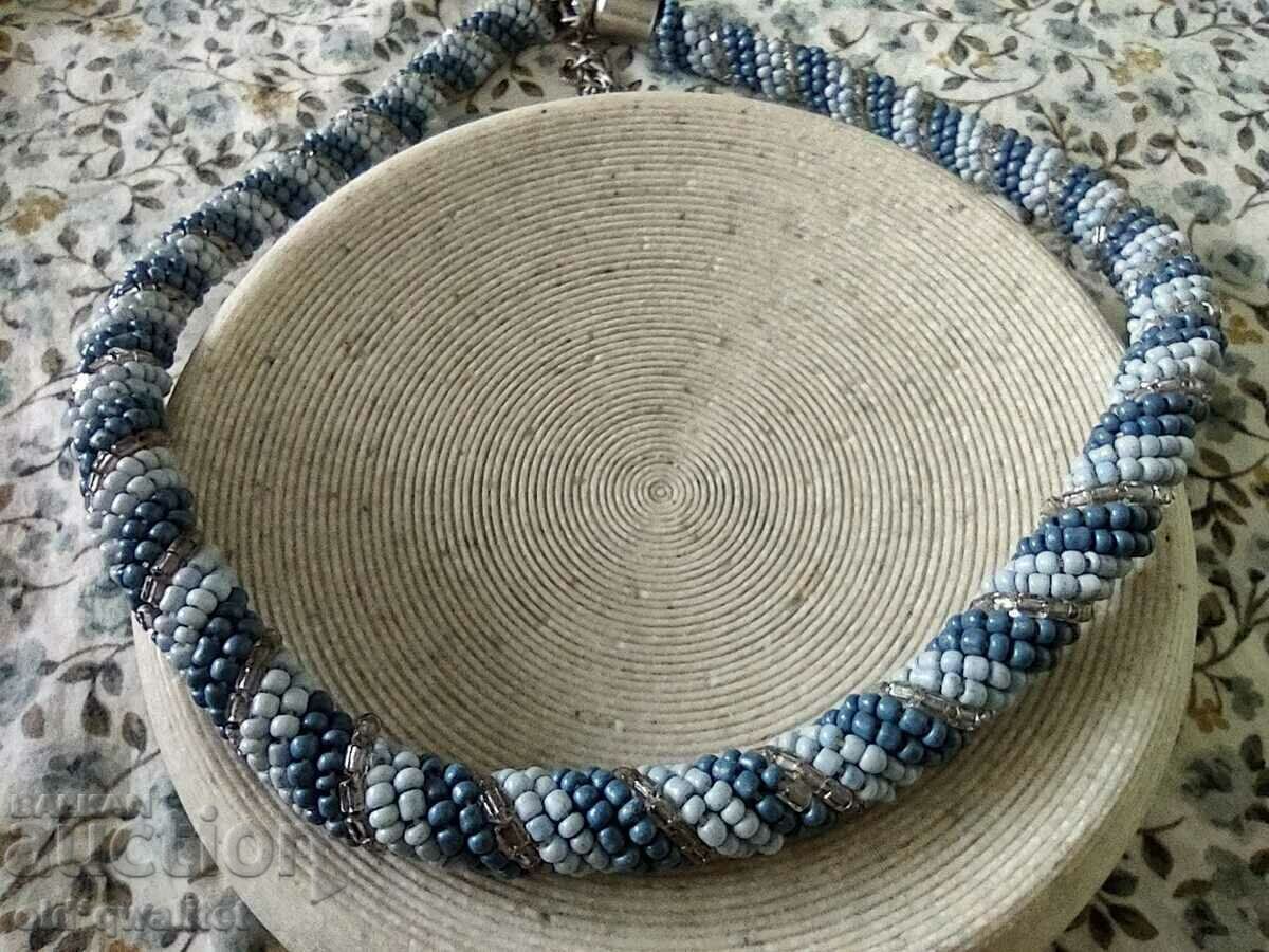 Licitație Colier vechi, lucrat manual, foarte frumos Licitație Colier vechi, lucrat manual, foarte frumos