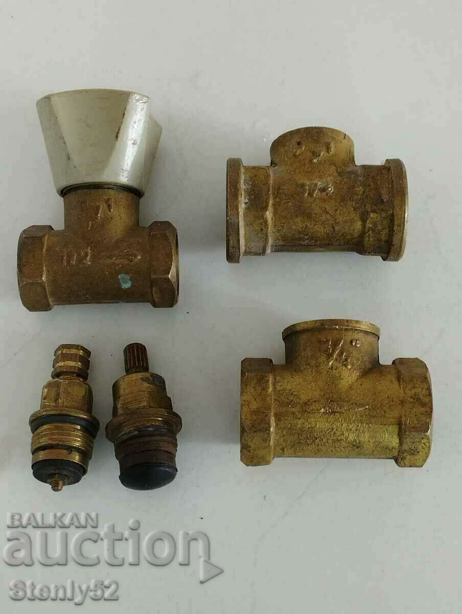 Спирателен кран 3/4",вентили 1/2"и част на възвратен вентил. Спирателен кран 3/4",вентили 1/2"и част на възвратен вентил.