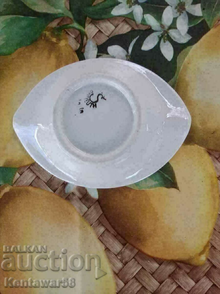 Porcelain ashtray with gilding. with price 4.00 BGN | € 2.05 Porcelain ashtray with gilding. with price 4.00 BGN | € 2.05