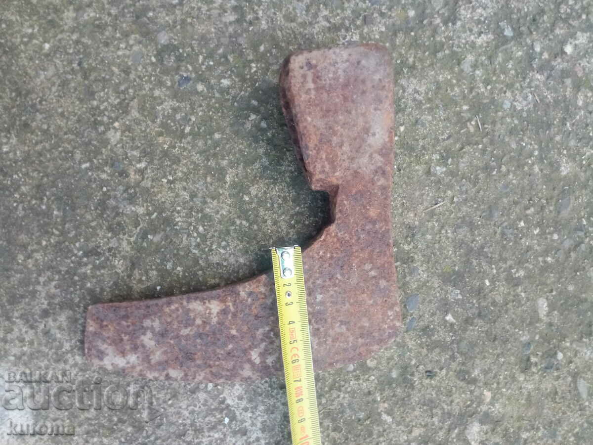 An old ax with price 9.99 BGN | € 5.11 An old ax with price 9.99 BGN | € 5.11