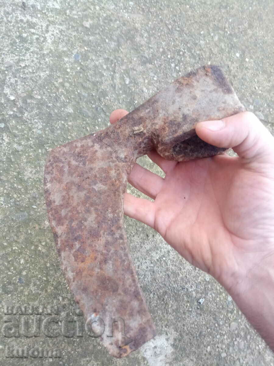 Delivery of An old ax Delivery of An old ax