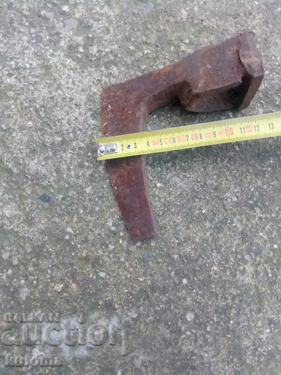 An old hatchet with price € 4.99 | 9.76 BGN