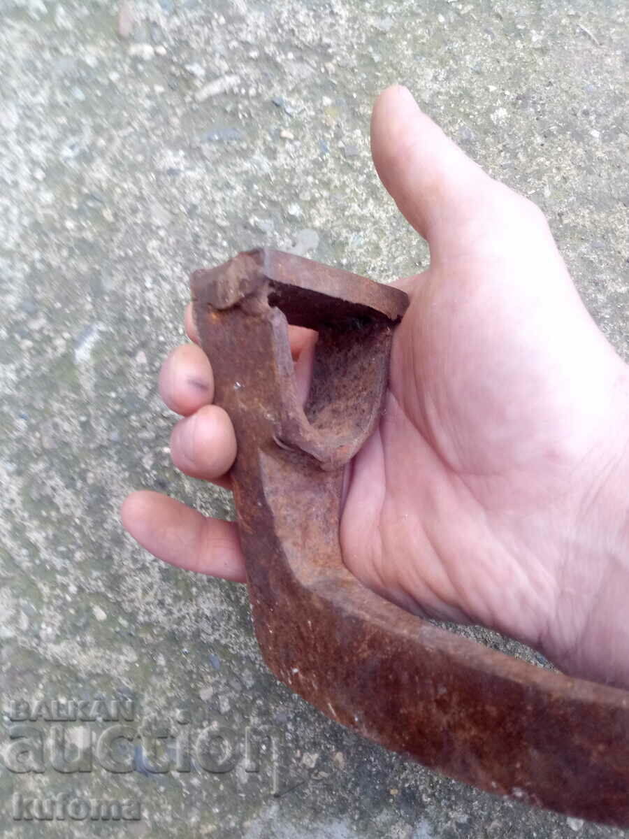 Auction An old hat Auction An old hat